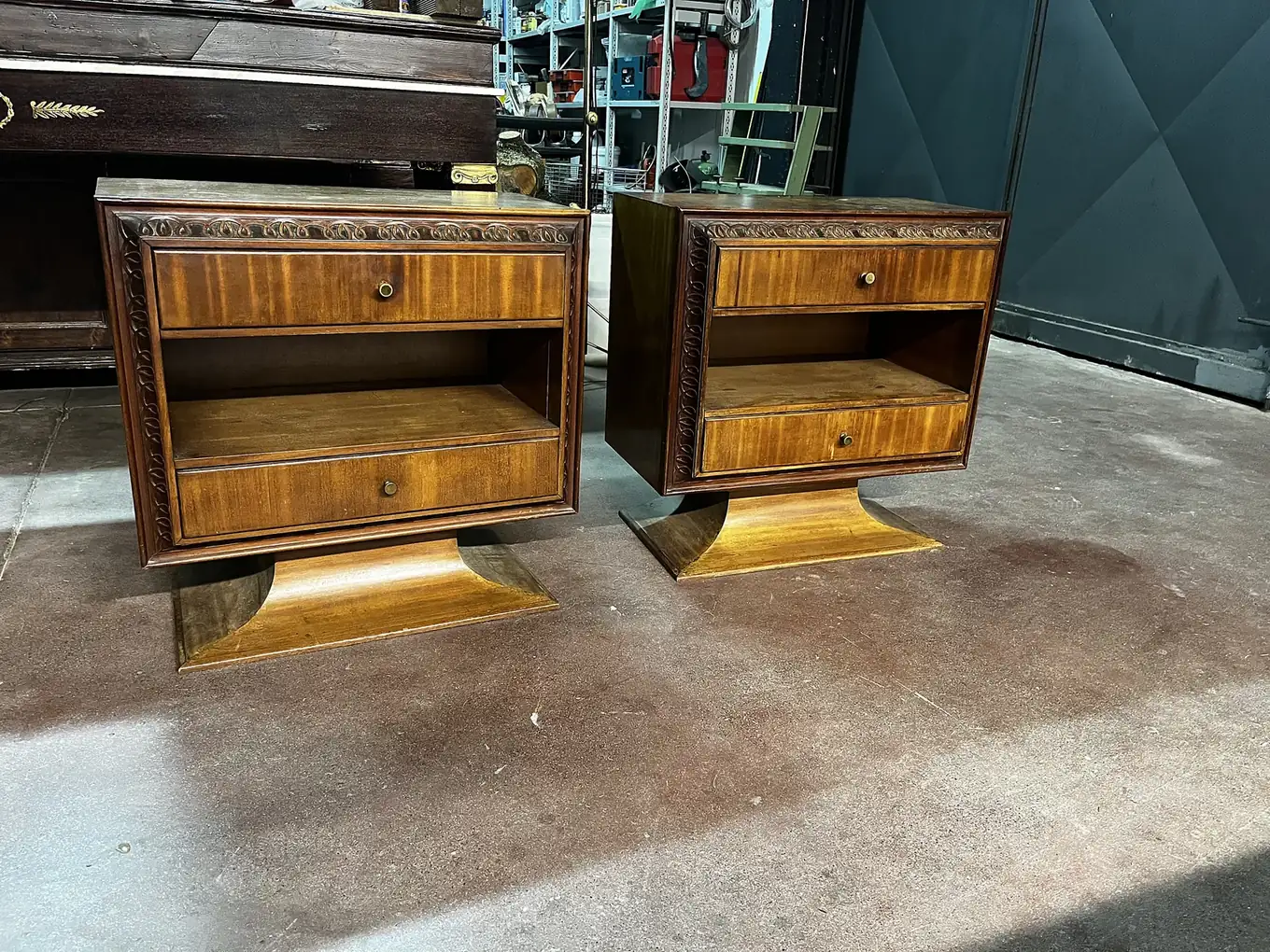 Comodini con base in ottone