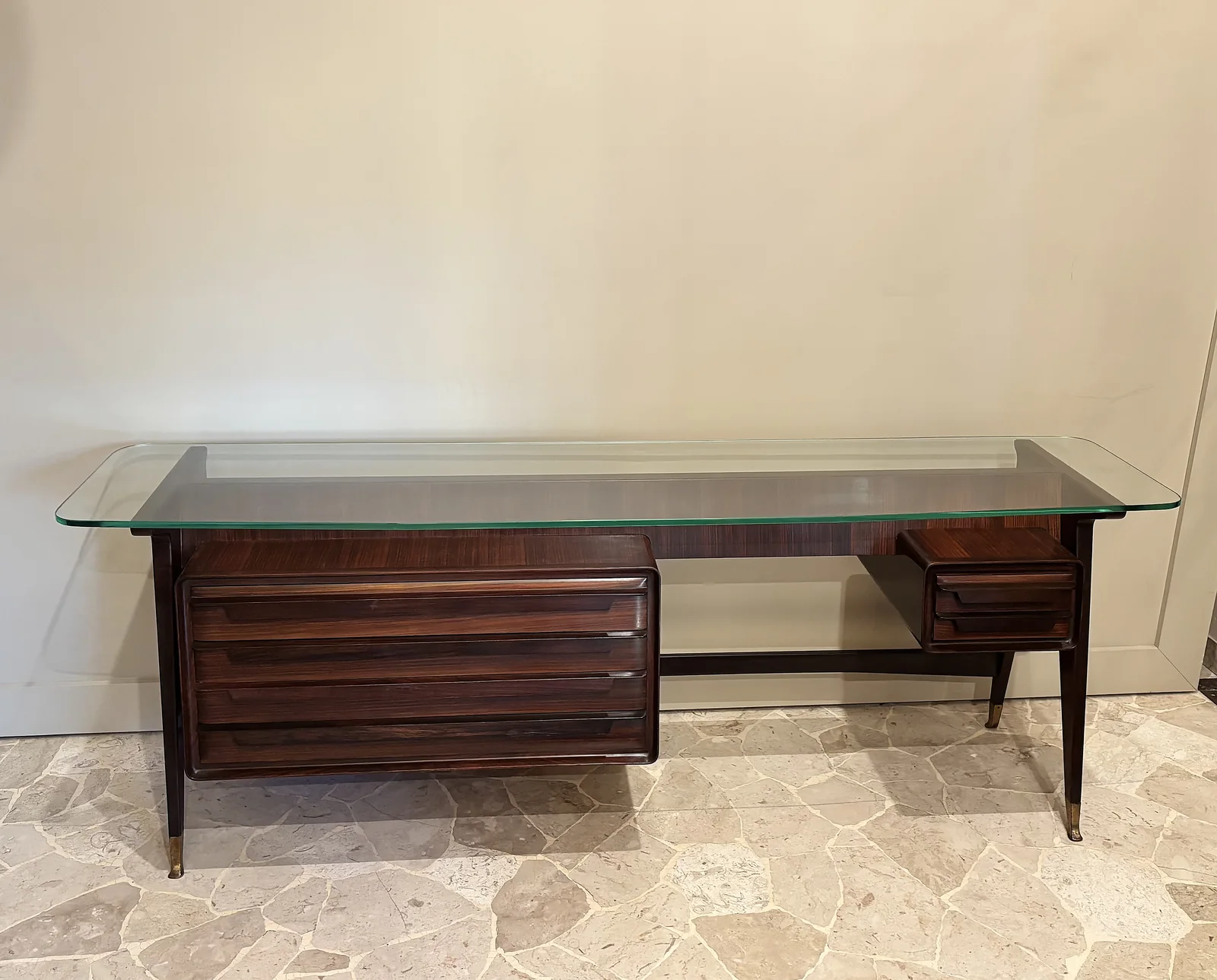 Scrivania con piano in cristallo